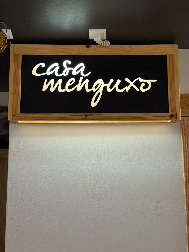 cartel casa menguxo